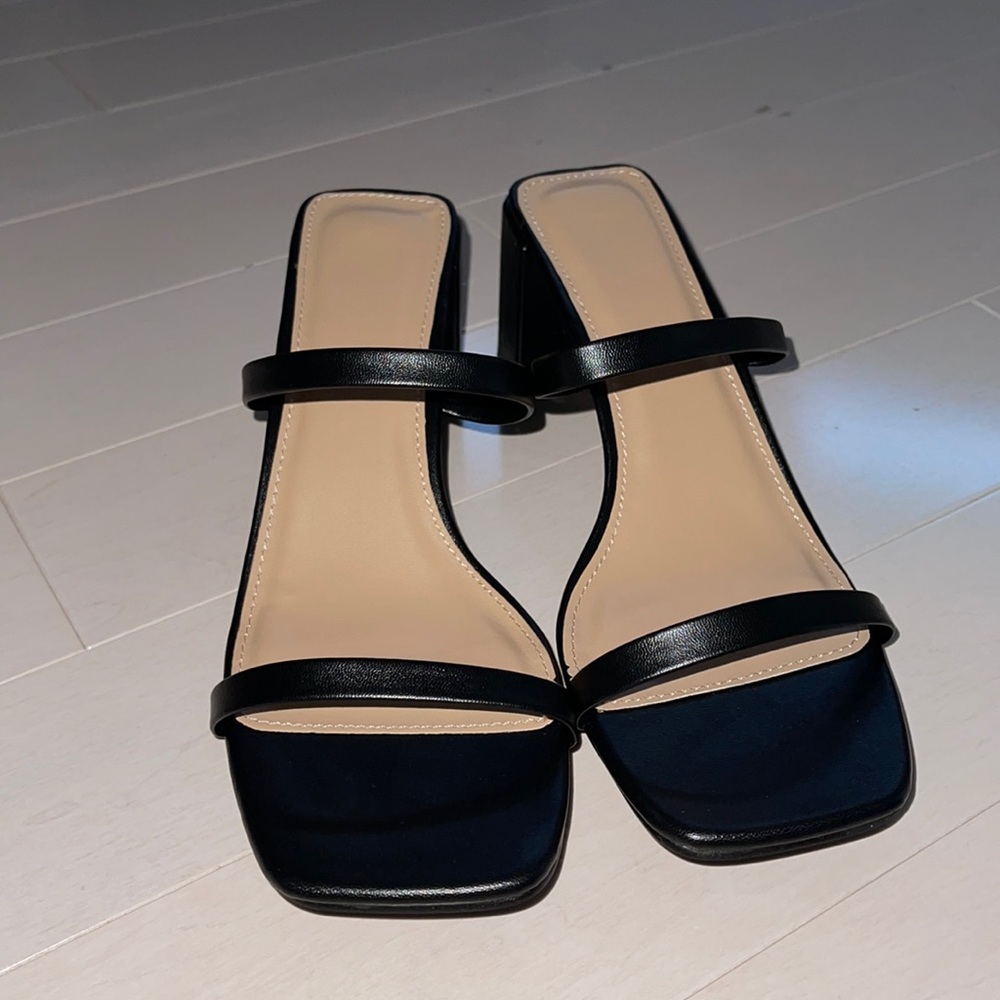 THIN STRAP CHUNKY HEELED MULE SANDALS